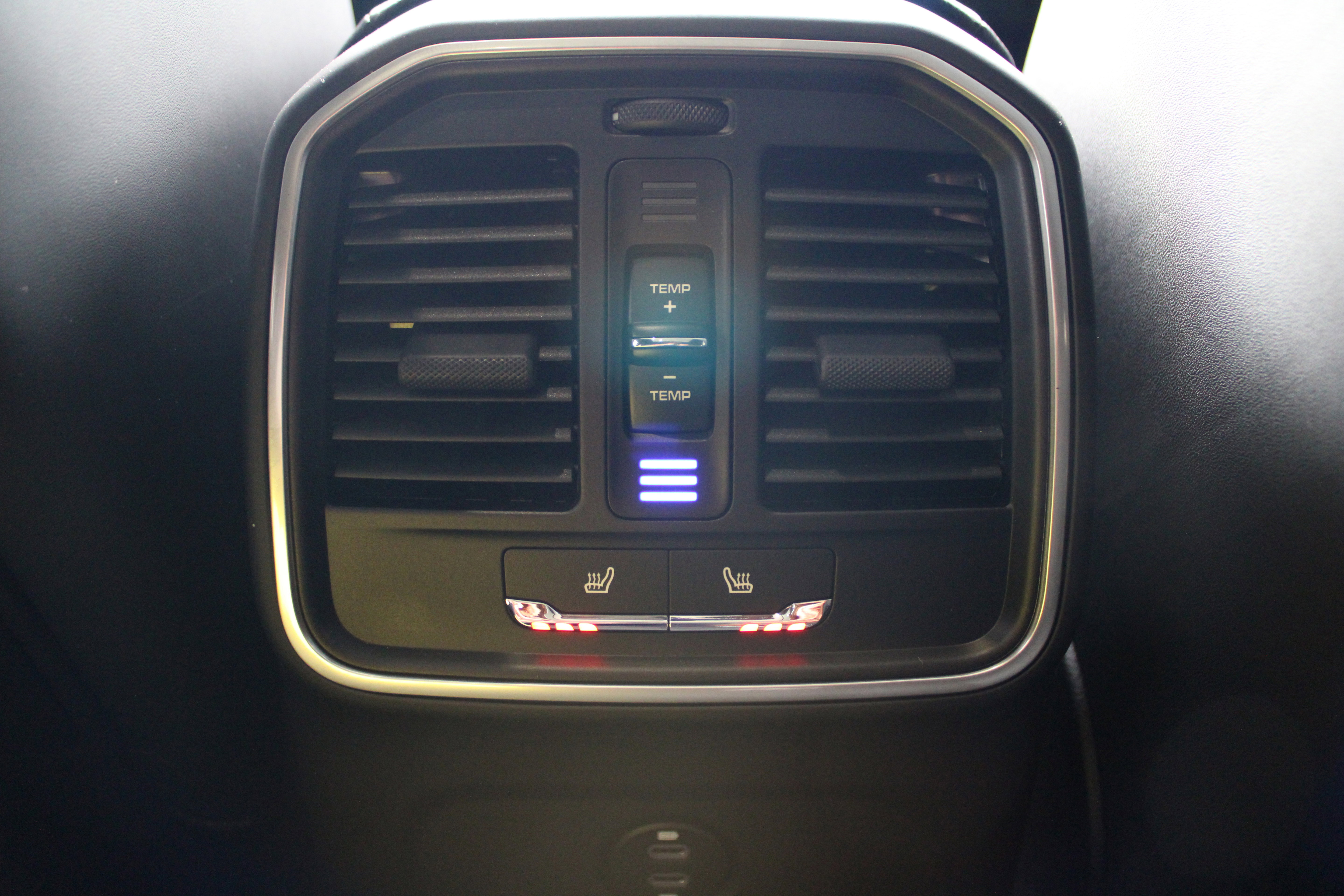 New 2025 Porsche Macan image 31