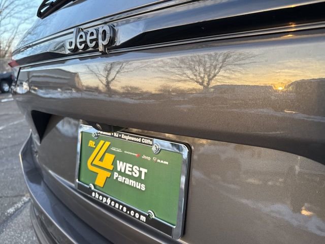 Certified 2023 Jeep Grand Cherokee Altitude image 12