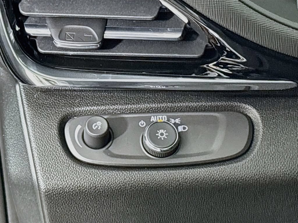 Used 2026 Buick Envista Sport Touring w/ Convenience I Package FWD image 12