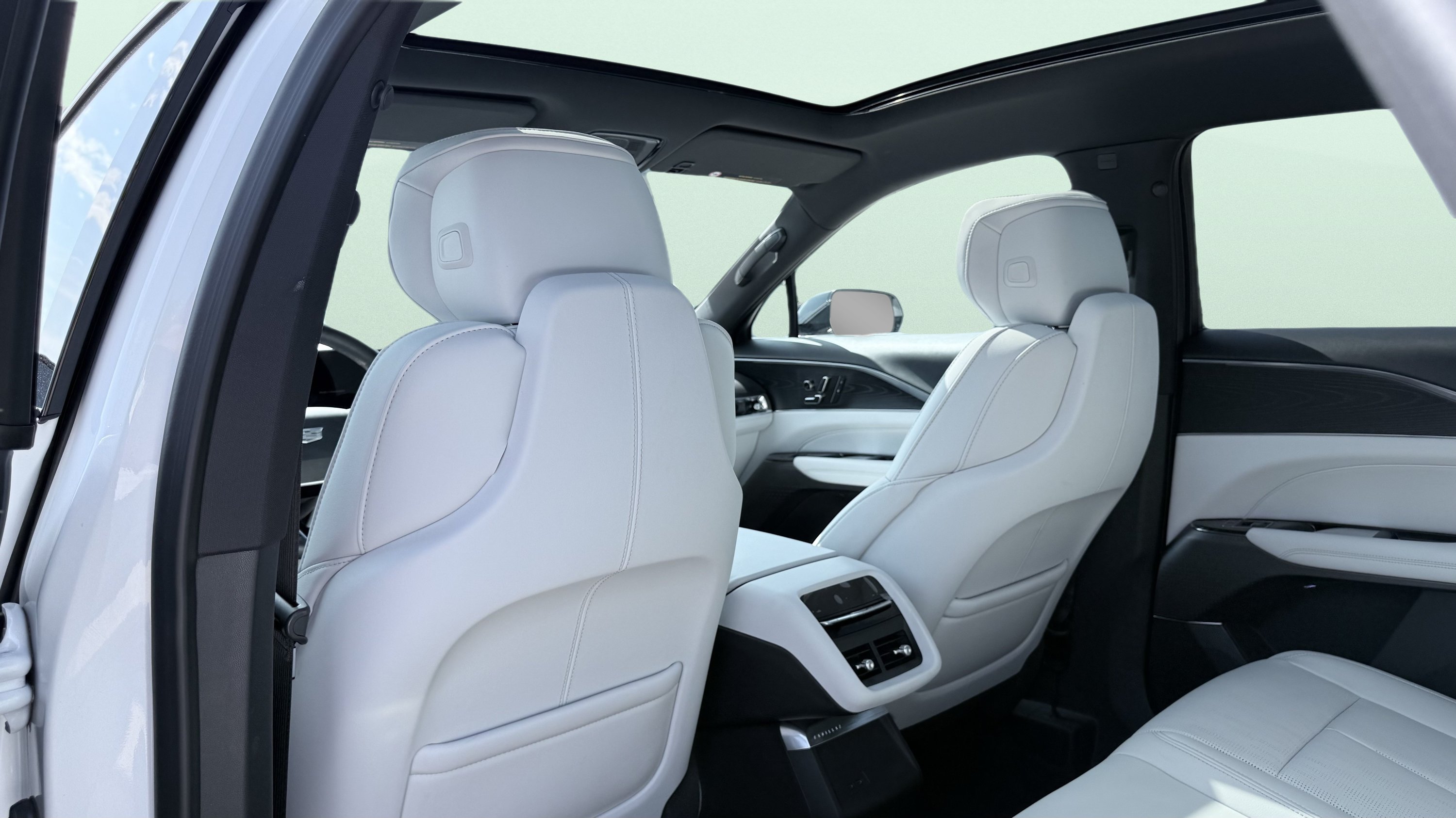 Used 2024 Cadillac Lyriq Luxury RWD image 48