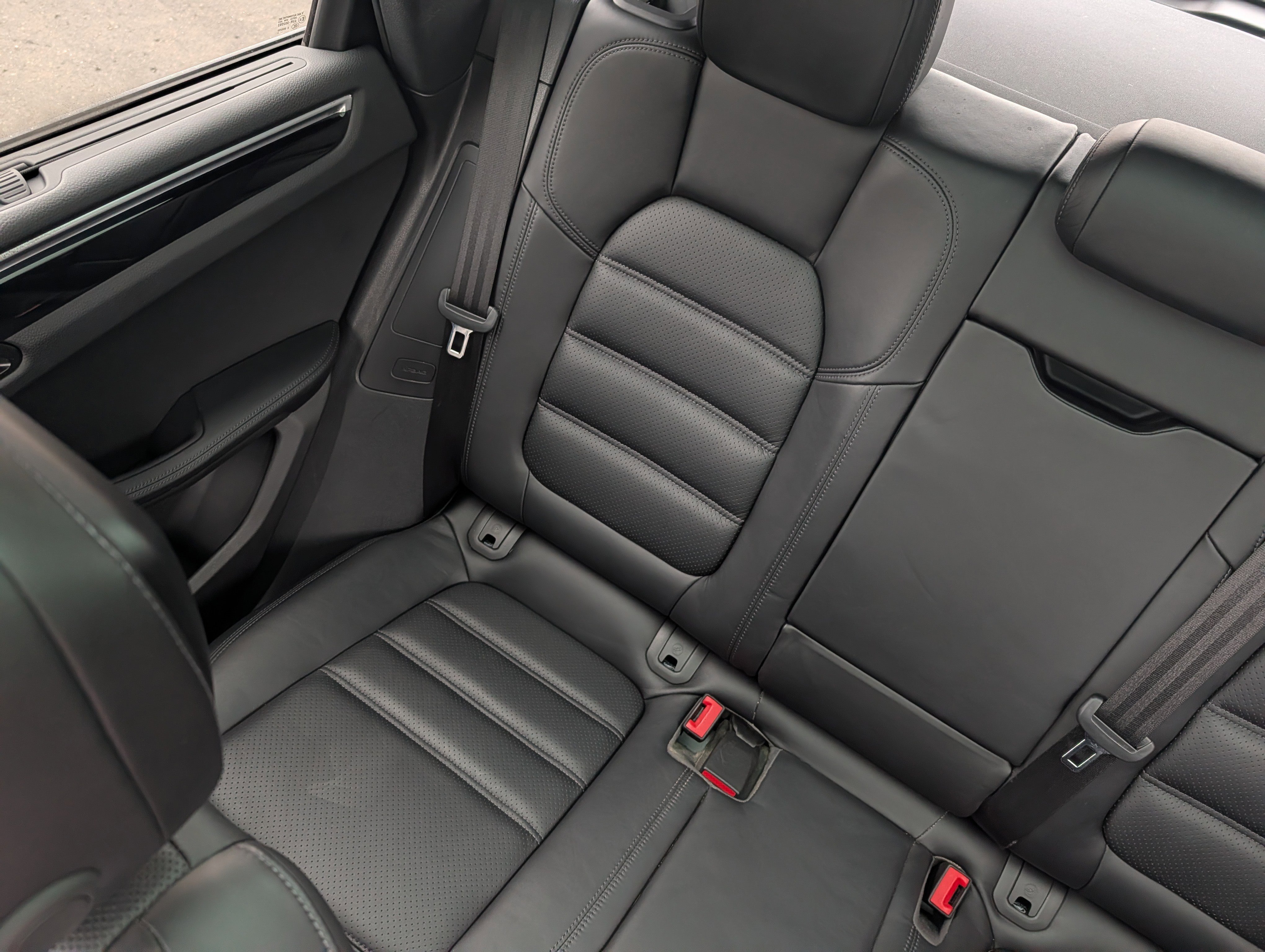 Used 2018 Porsche Macan Turbo w/ Premium Package Plus image 13