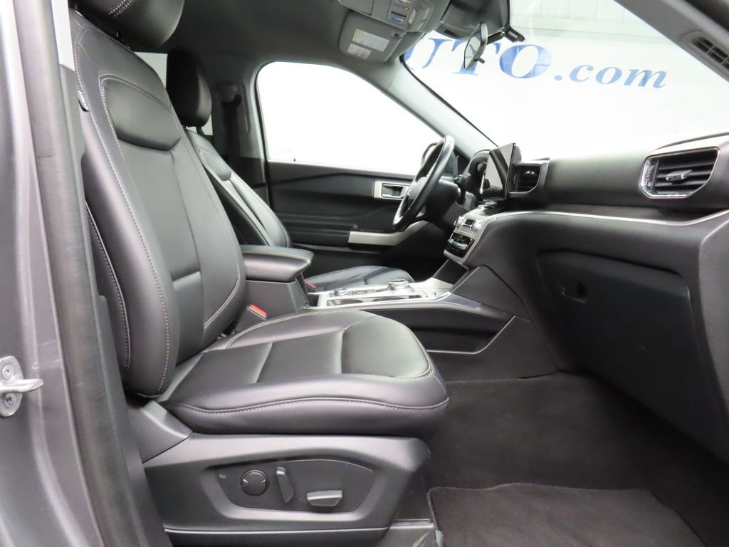 Used 2023 Ford Explorer XLT AWD/4WD image 22