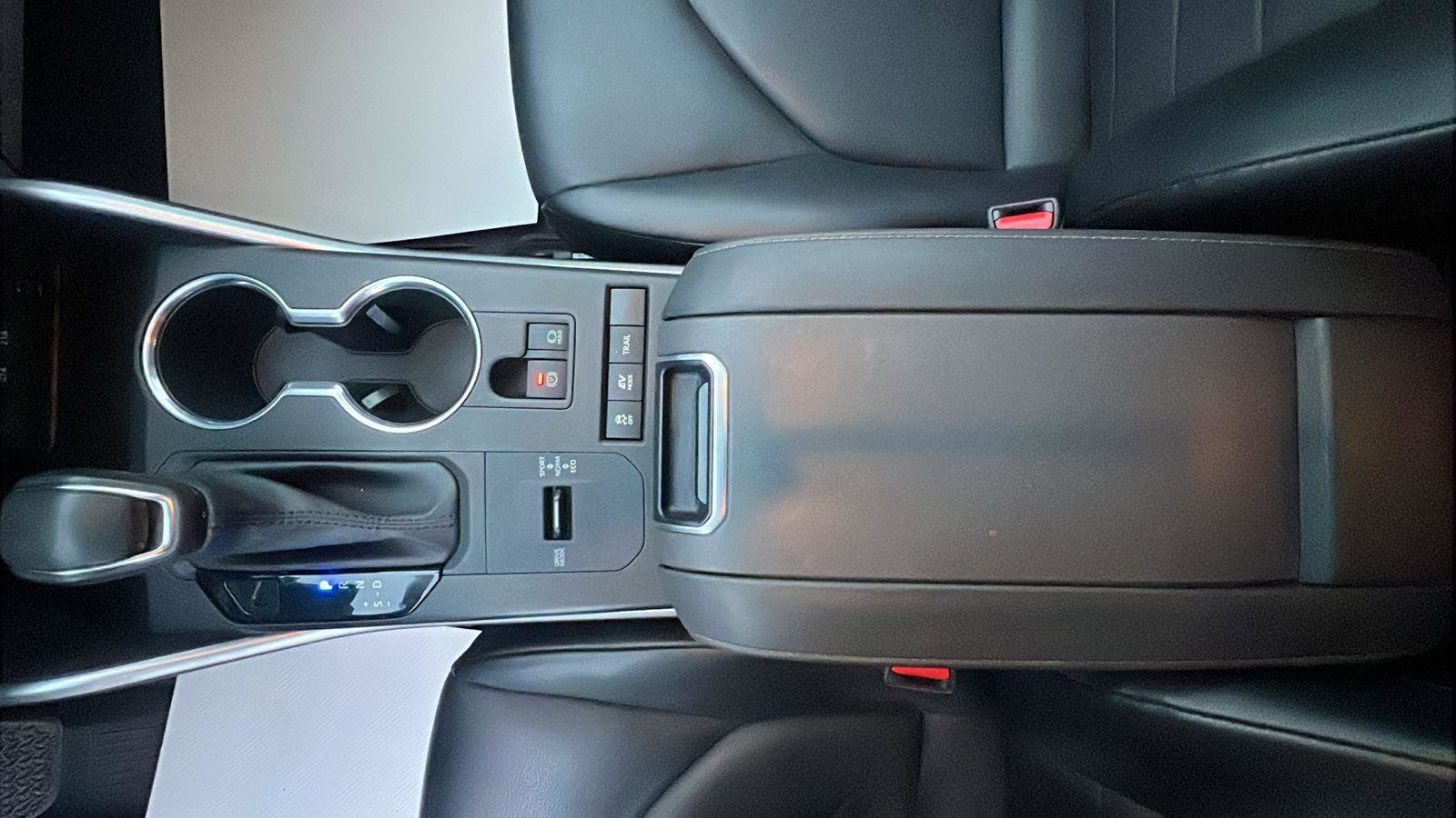 Used 2021 Toyota Highlander XLE image 25