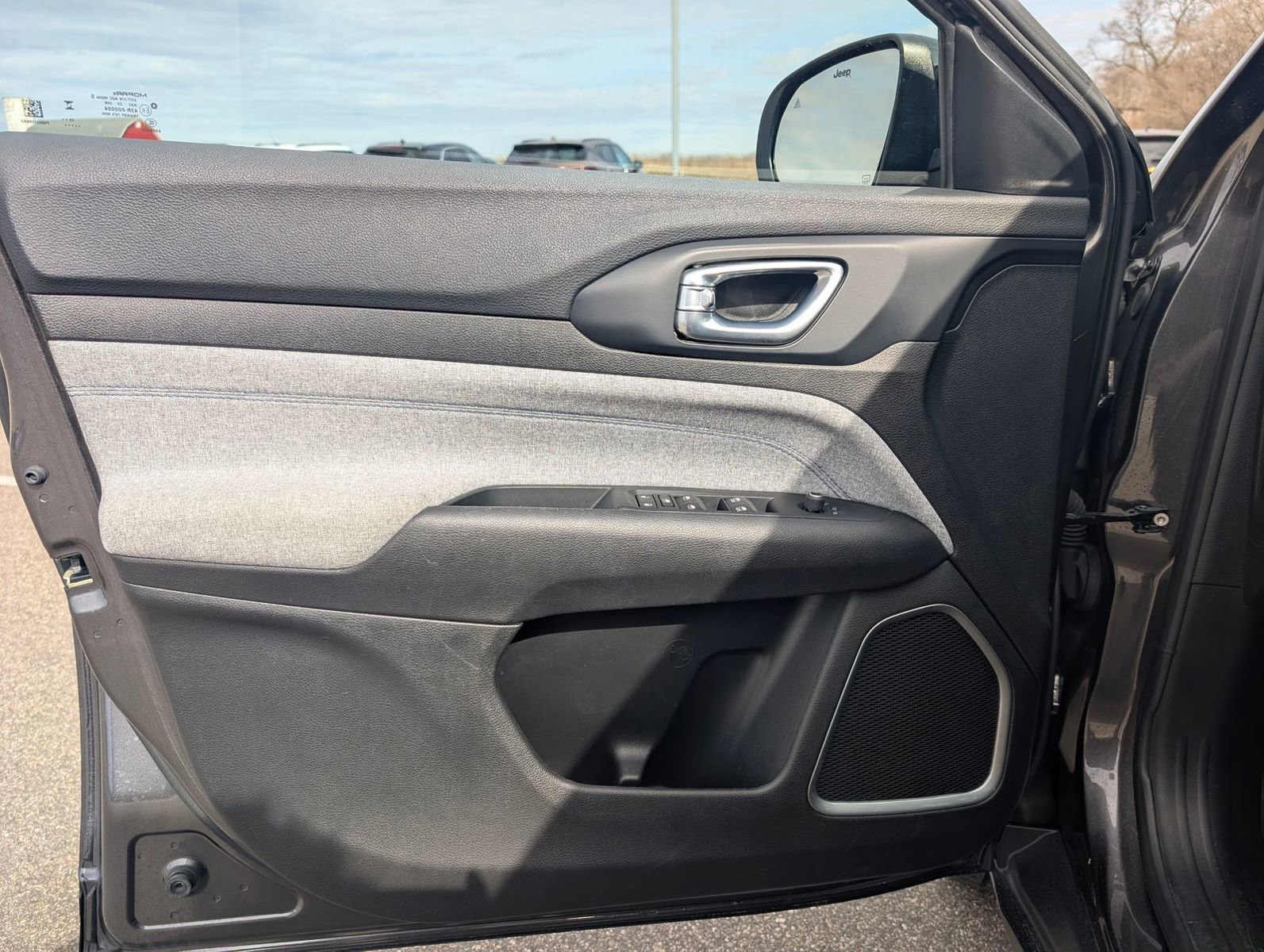 Used 2024 Jeep Compass Latitude image 7