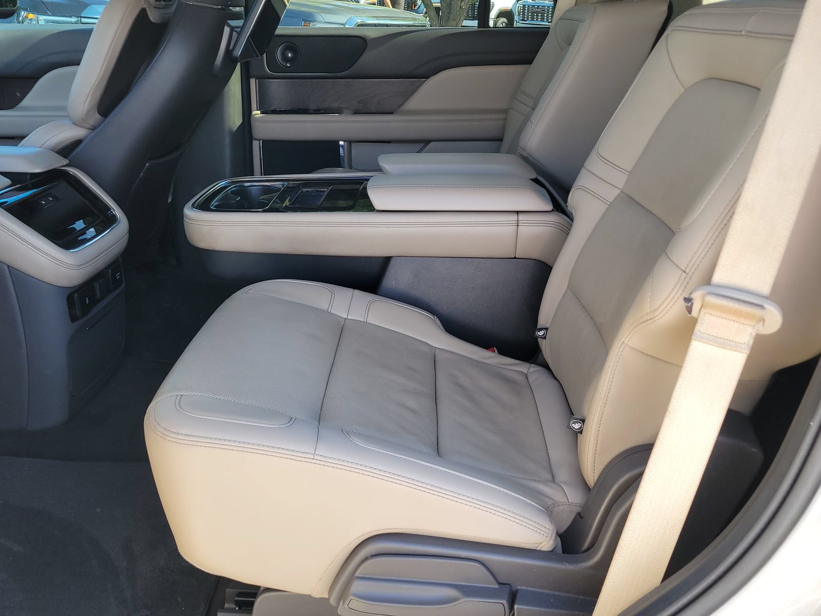 Used 2023 Lincoln Navigator Reserve AWD/4WD image 8