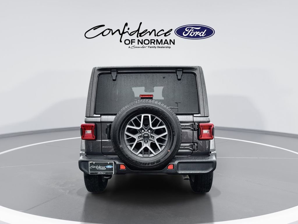 Used 2025 Jeep Wrangler Sahara image 7