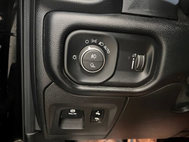 Used 2020 RAM 1500 Big Horn AWD/4WD image 16