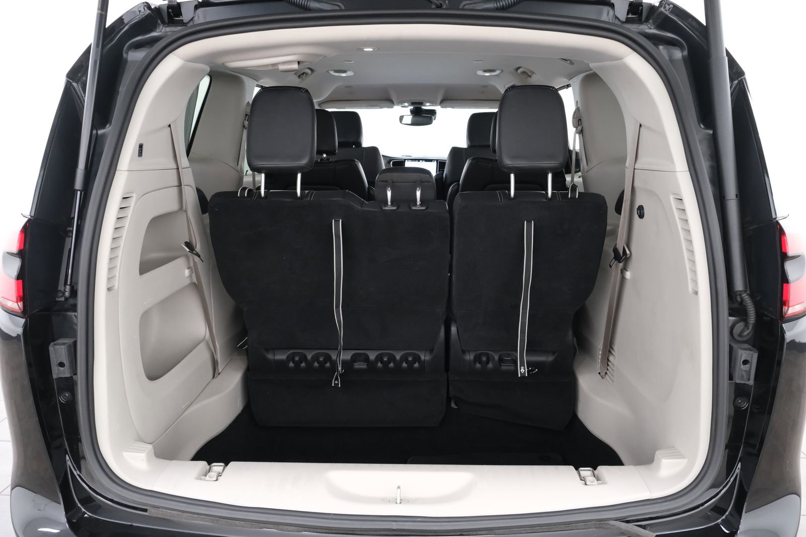 Used 2022 Chrysler Pacifica Touring-L FWD image 37