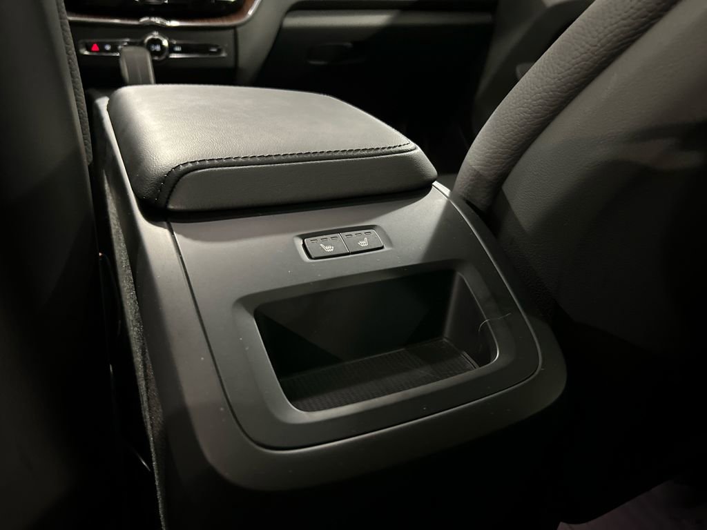Certified 2024 Volvo XC60 B5 Plus w/ Climate Package image 23