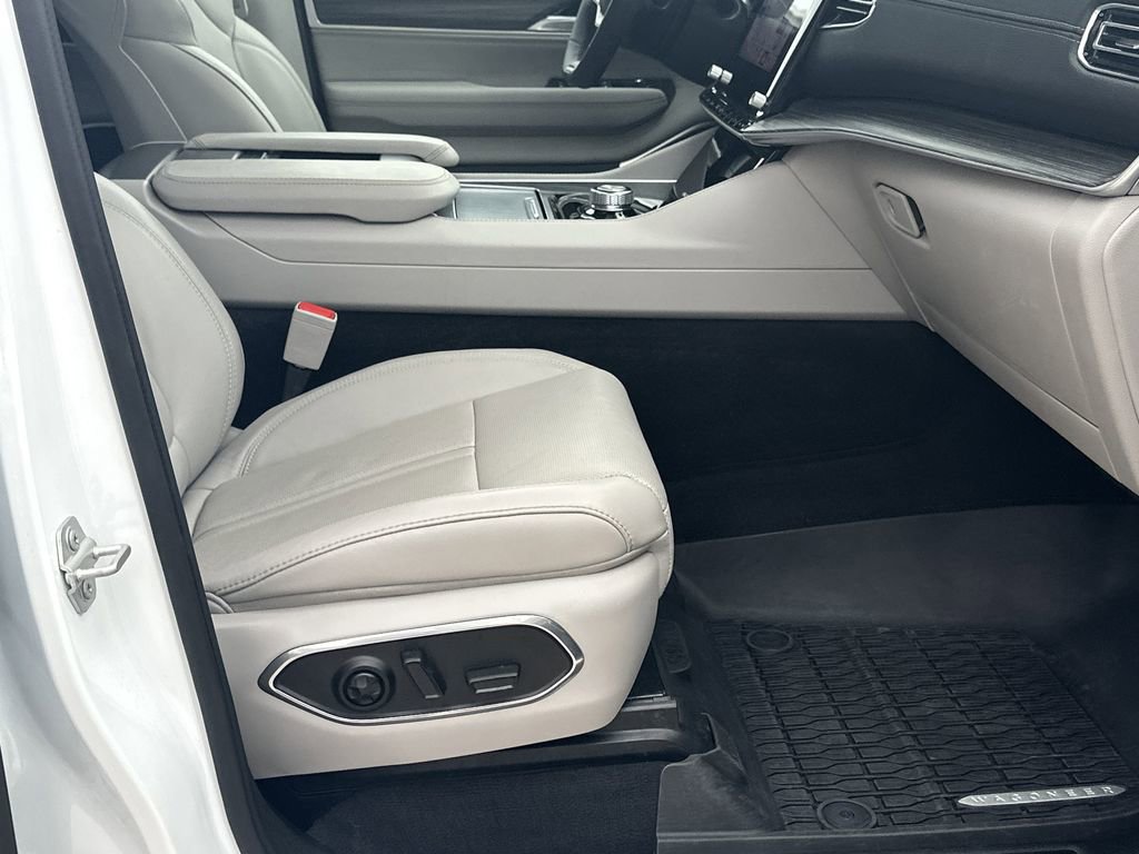 Used 2024 Jeep Wagoneer Series III w/ Premium Group I image 14