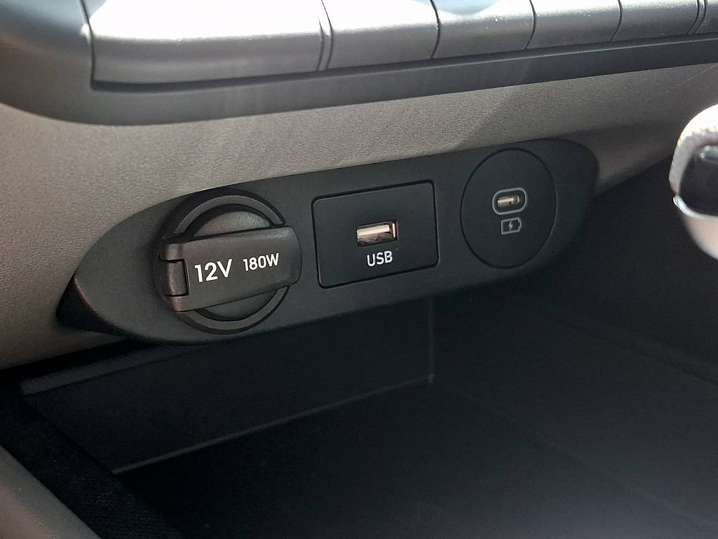 Used 2025 Hyundai Elantra SE FWD image 24