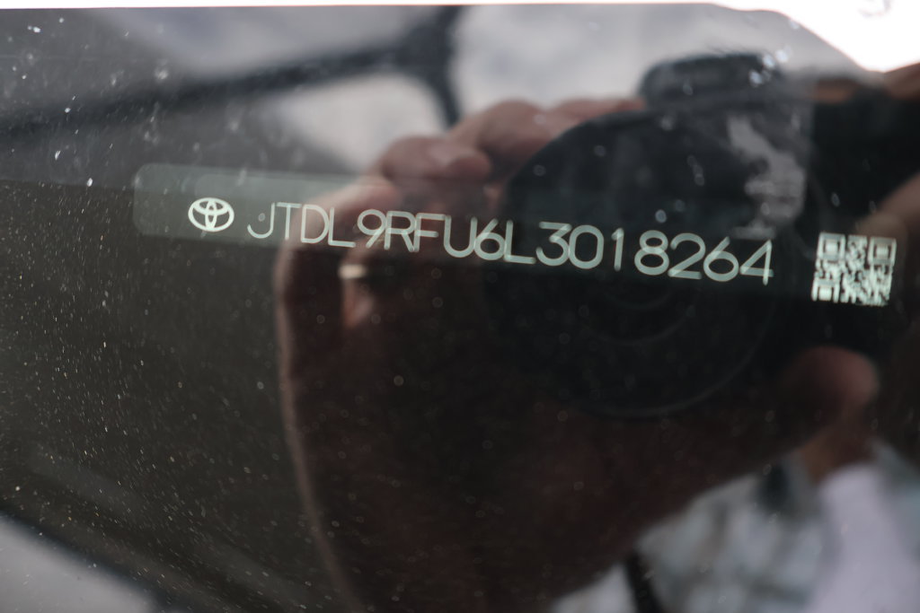 Certified 2020 Toyota Prius LE AWD/4WD image 59