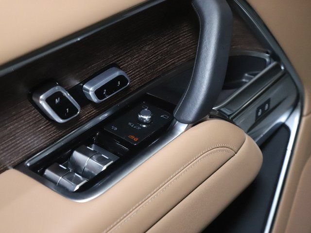 Used 2025 Land Rover Range Rover SE AWD/4WD image 30