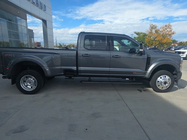Used 2025 Ford F450 Platinum w/ FX4 Off-Road Package image 2