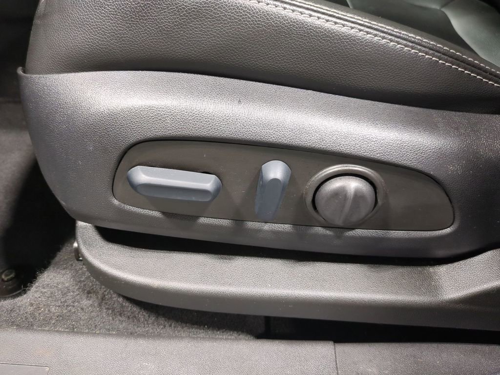 Used 2022 GMC Terrain SLT image 21