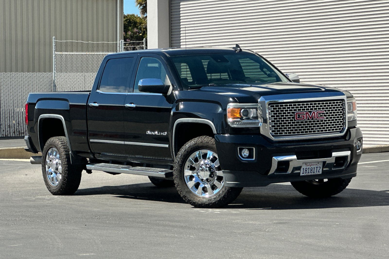 Used 2015 GMC Sierra 2500 Denali w/ Duramax Plus Package AWD/4WD image 2