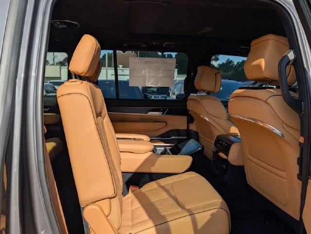 New 2026 Jeep Grand Wagoneer Summit AWD/4WD image 31