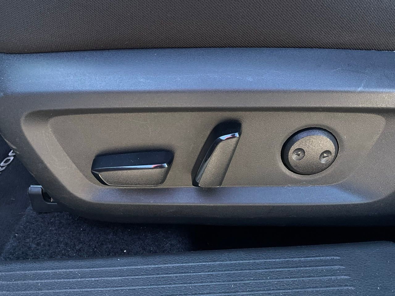 Used 2025 Nissan Rogue SV image 11