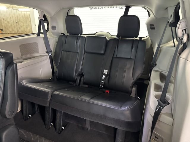 Used 2013 Chrysler Town & Country Touring image 21