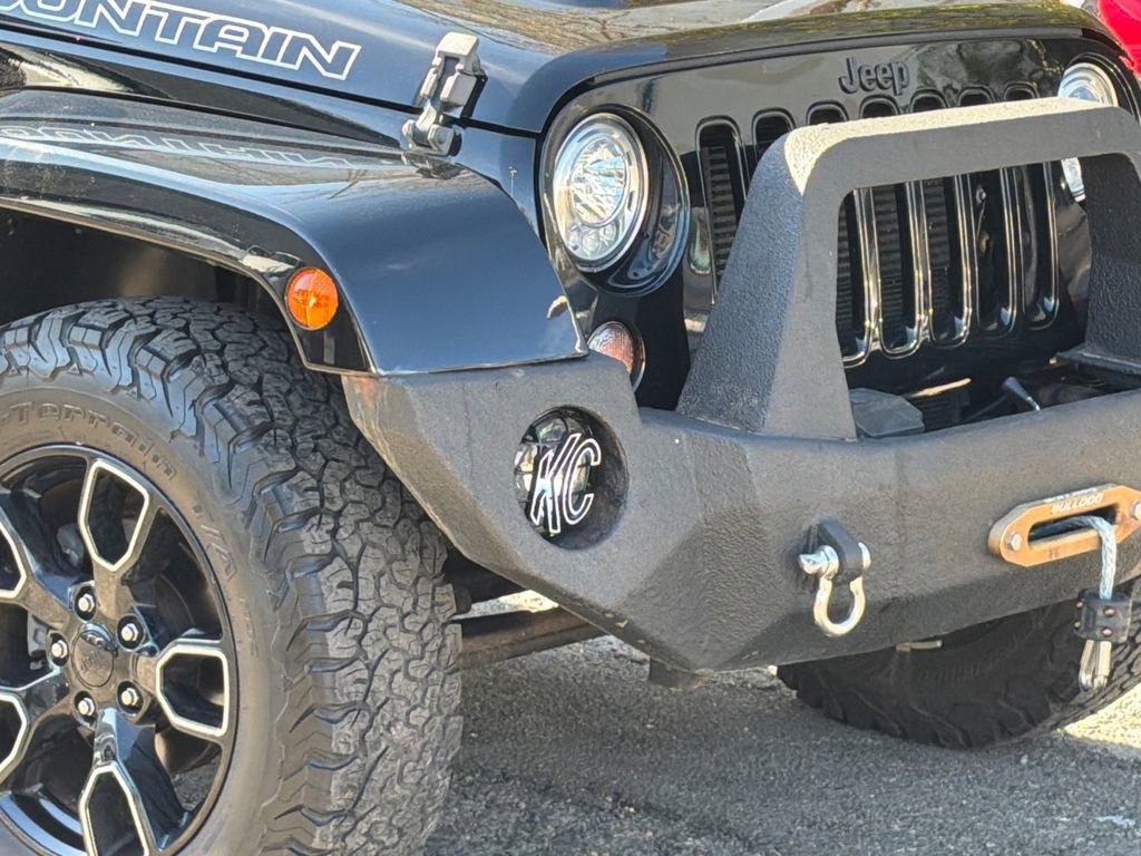 Used 2017 Jeep Wrangler Unlimited Sahara image 2