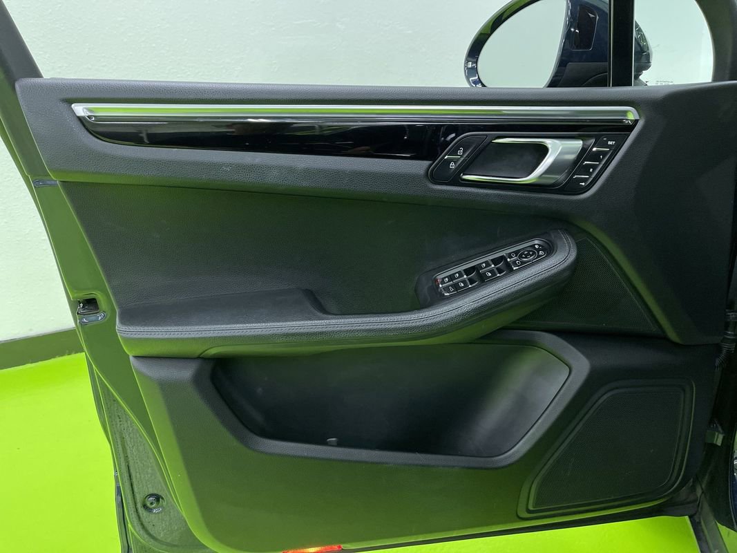 Used 2020 Porsche Macan image 15