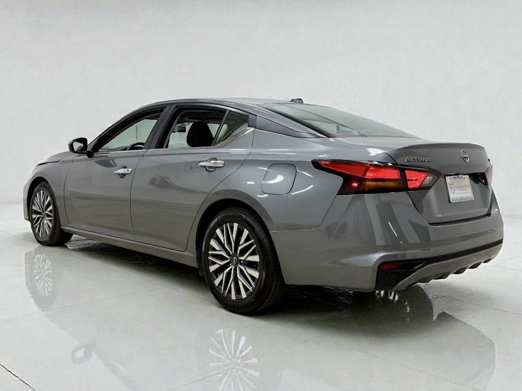 Used 2023 Nissan Altima 2.5 SV image 7