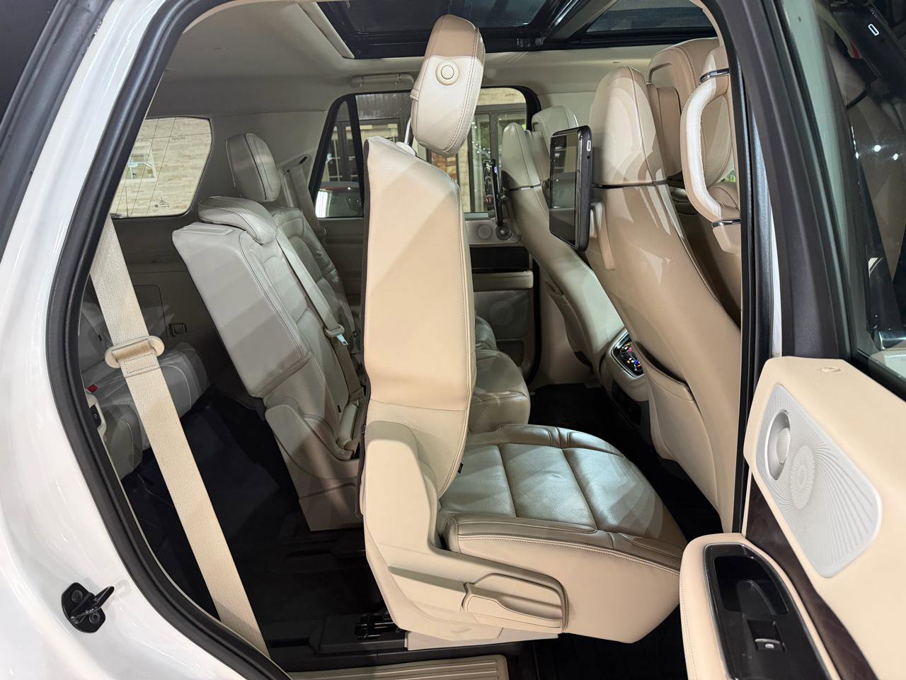 Used 2018 Lincoln Navigator Reserve w/ Technology Package AWD/4WD image 22