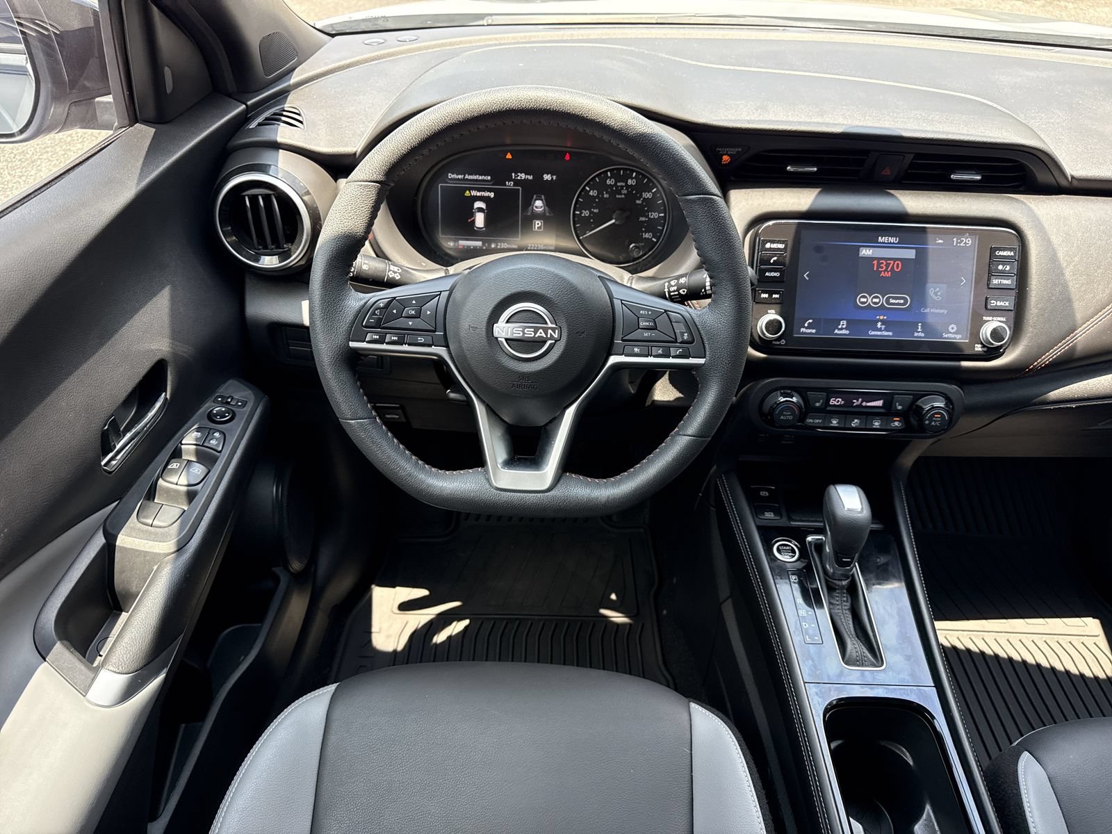 Used 2023 Nissan Kicks SR w/ SR Premium Package FWD image 12