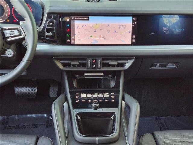 Used 2025 Porsche Cayenne AWD/4WD image 15