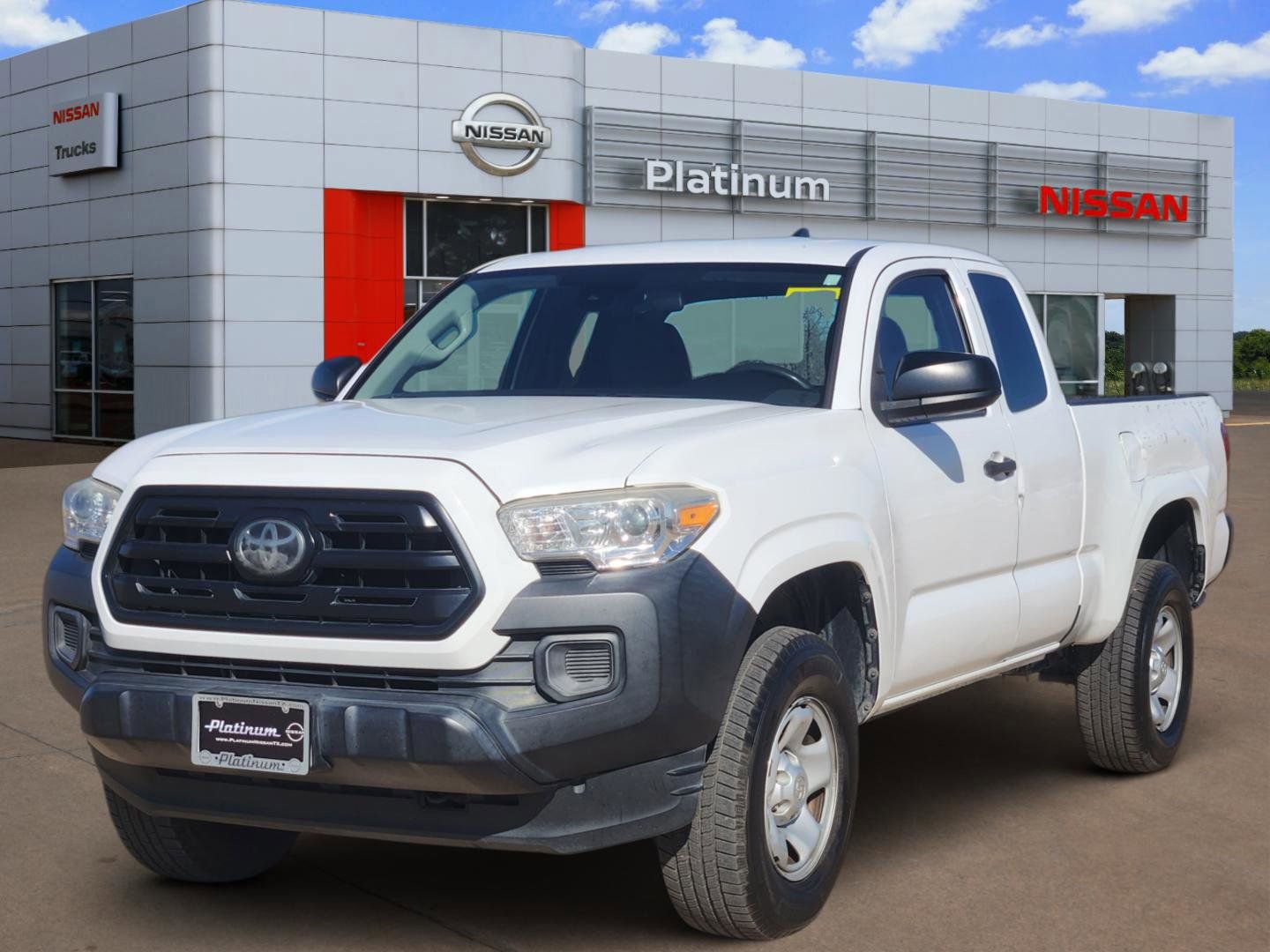 Used 2018 Toyota Tacoma SR image 2