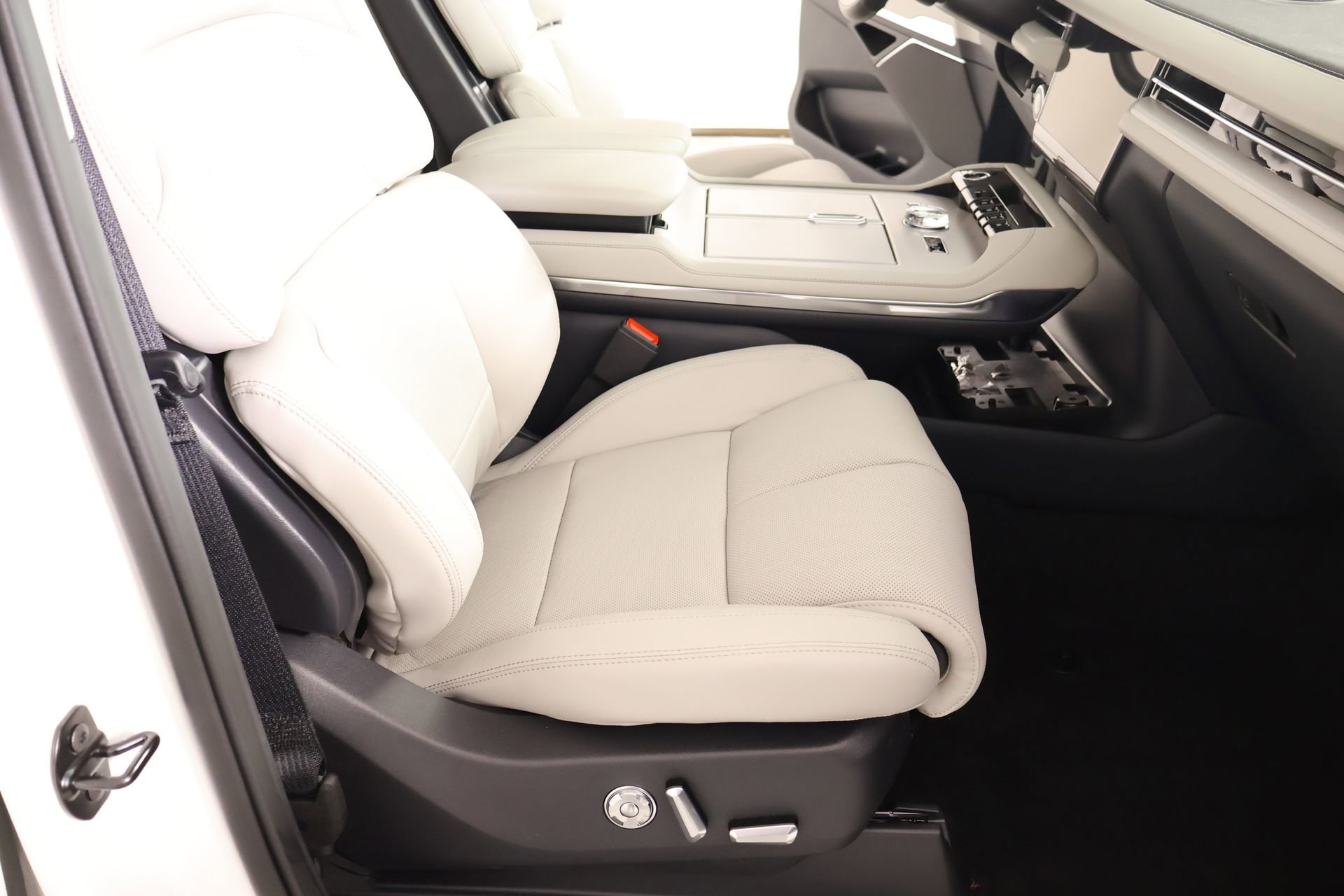 New 2026 Lincoln Navigator Reserve w/ Jet Appearance Package image 15