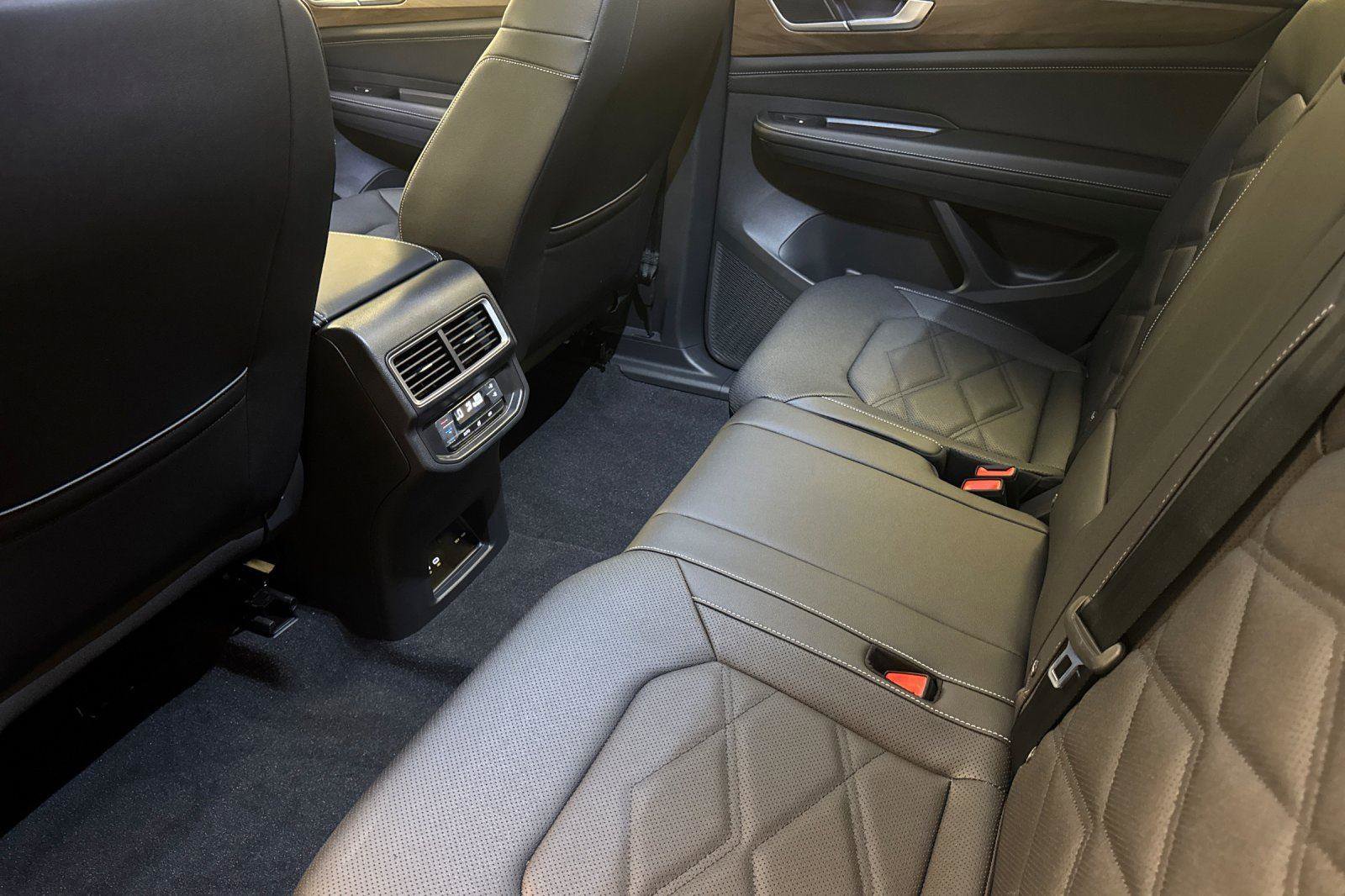 New 2026 Volkswagen Atlas SE image 11