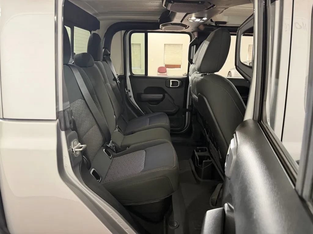 Used 2021 Jeep Gladiator Mojave AWD/4WD image 31