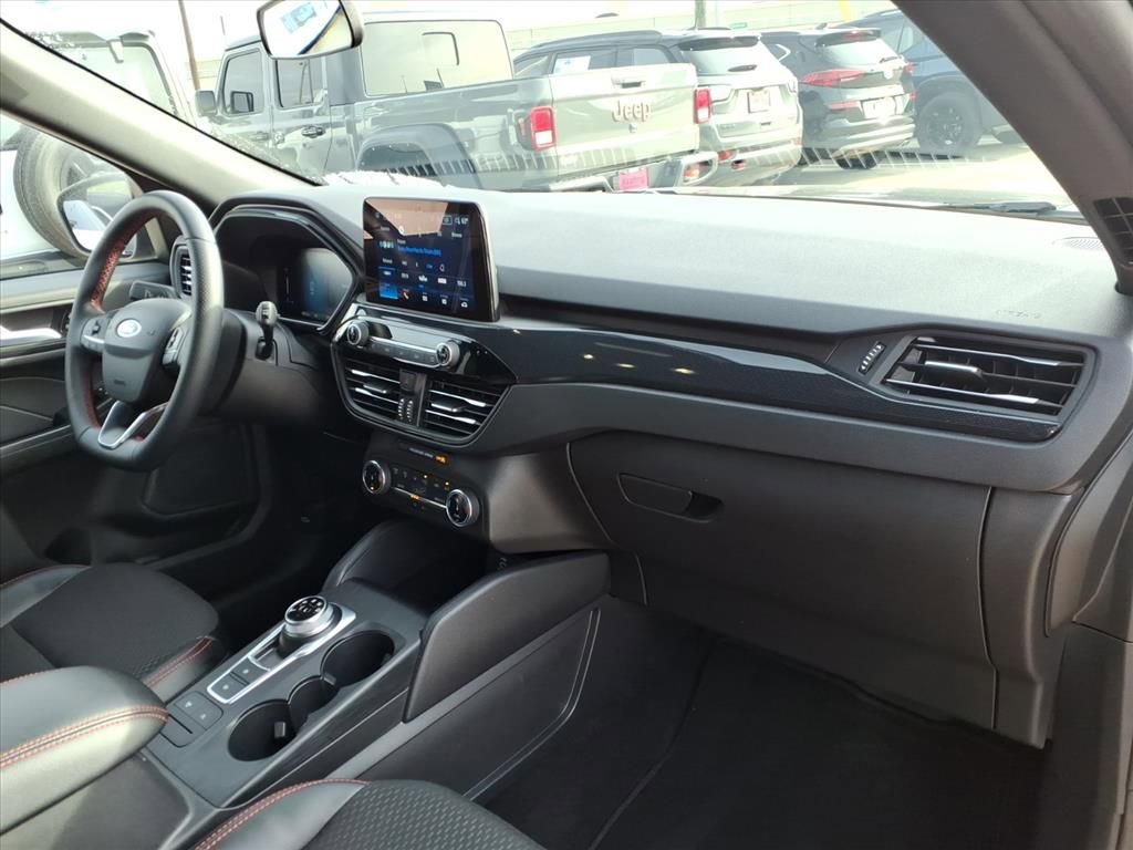 Used 2025 Ford Escape ST-Line image 16