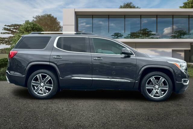 Used 2017 GMC Acadia Denali w/ Technology Package AWD/4WD image 3