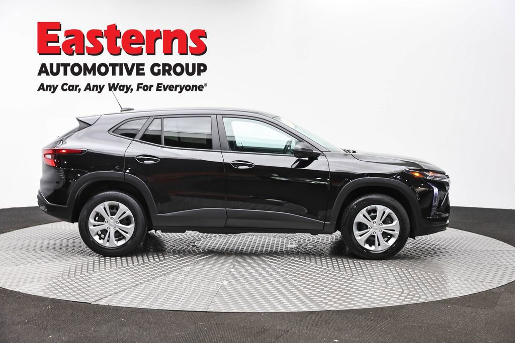 Used 2024 Chevrolet Trax LS FWD image 4