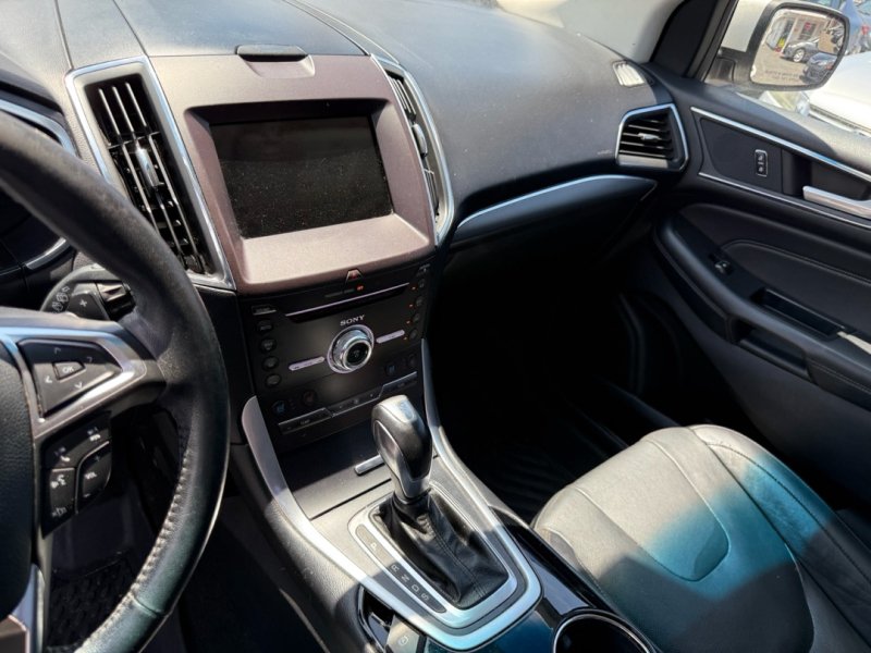 Used 2018 Ford Edge Titanium w/ Equipment Group 301A FWD image 14