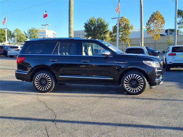 Used 2020 Lincoln Navigator Black Label w/ Cargo Convenience Package image 23
