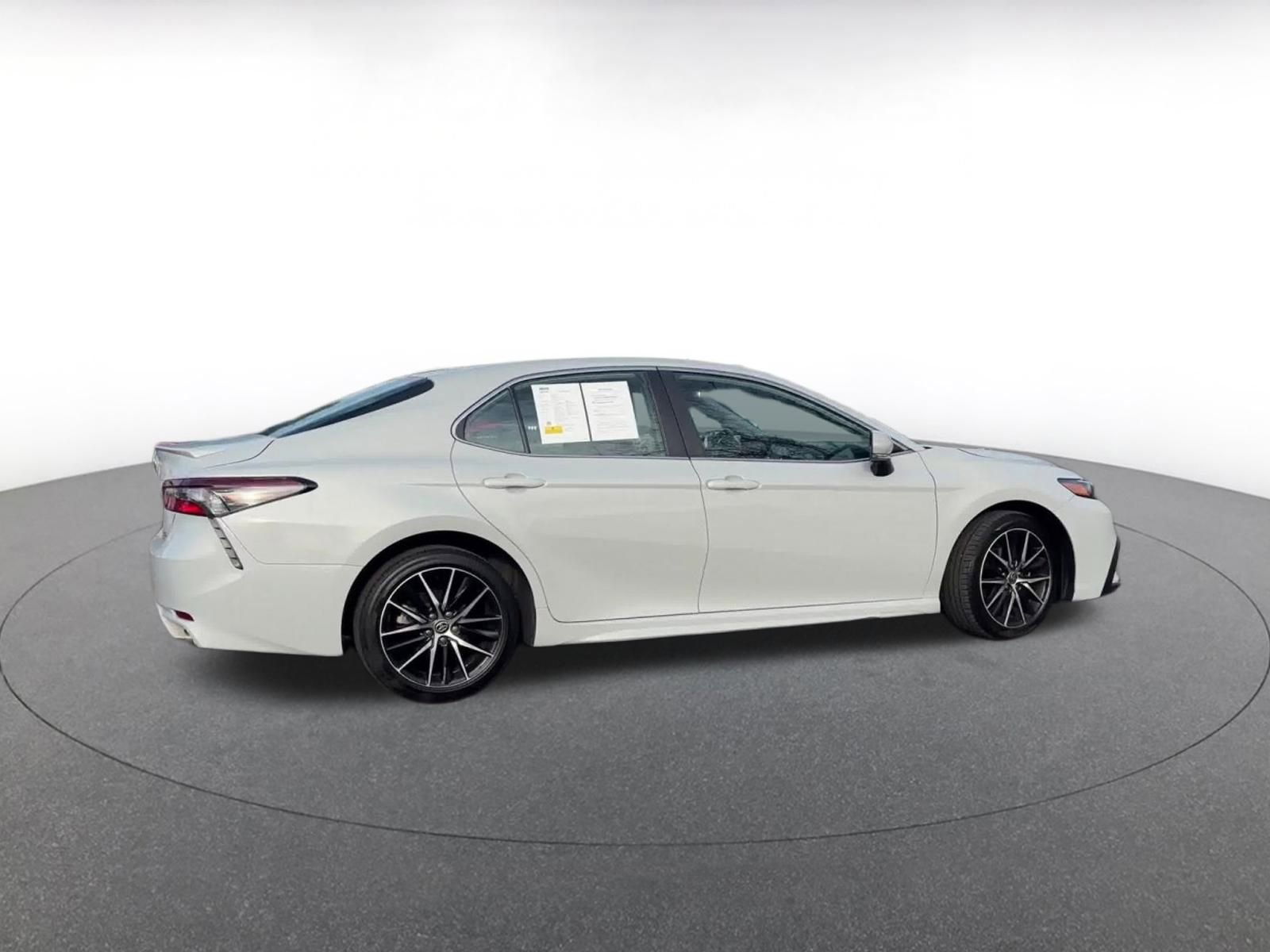 Used 2024 Toyota Camry SE image 14