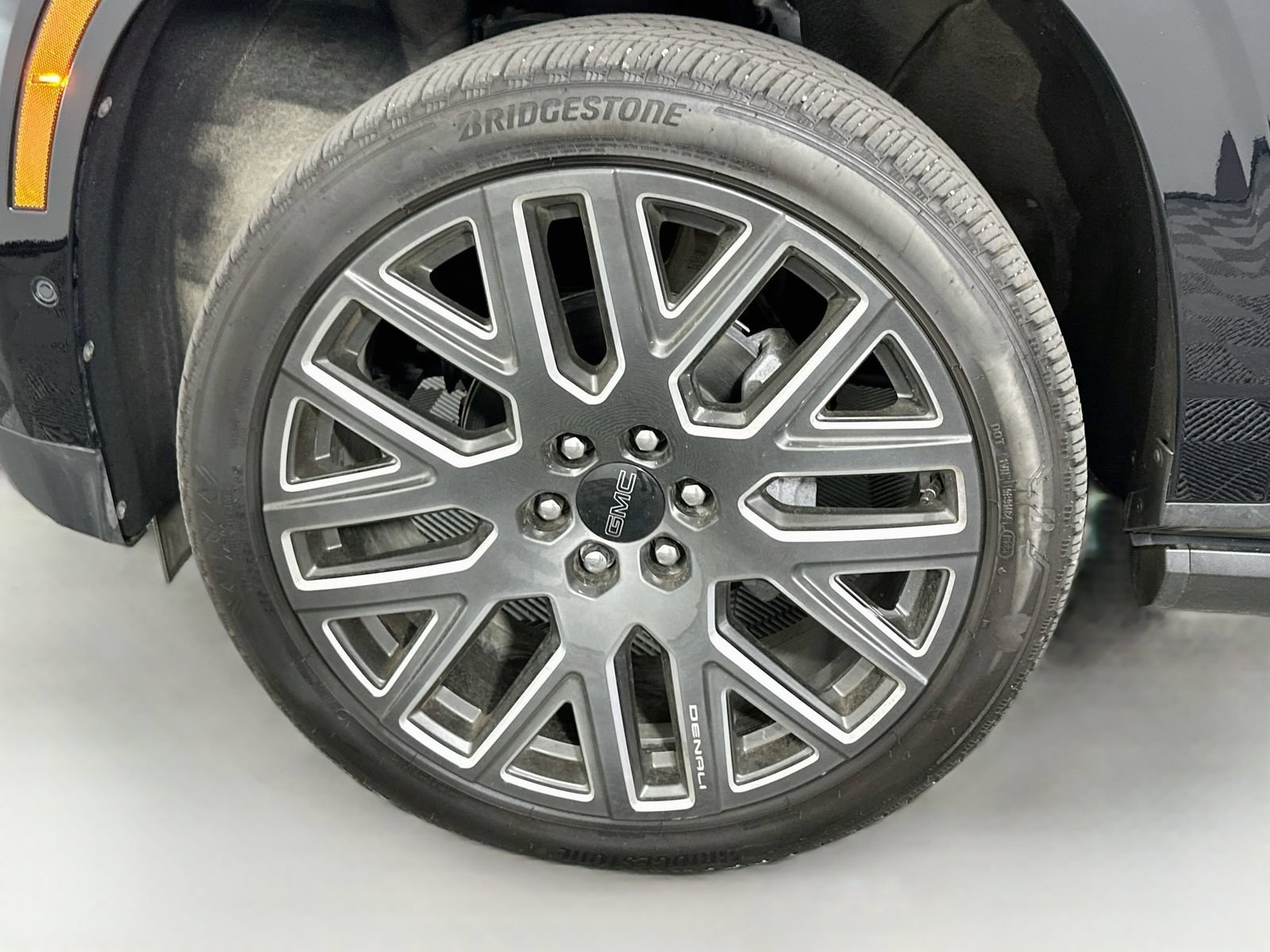 Used 2025 GMC Yukon XL Denali Ultimate AWD/4WD image 36