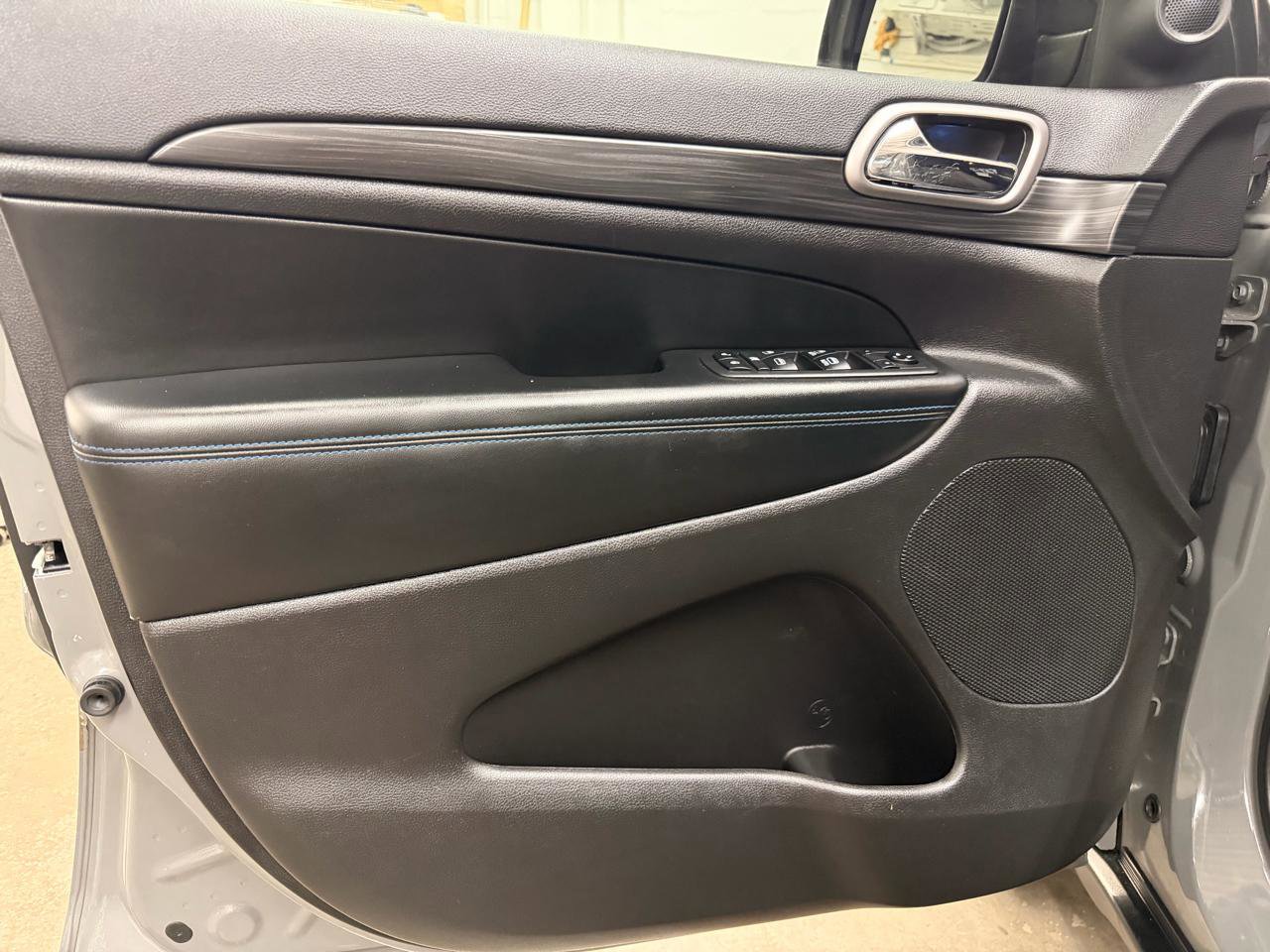 Used 2019 Jeep Grand Cherokee Laredo RWD image 13