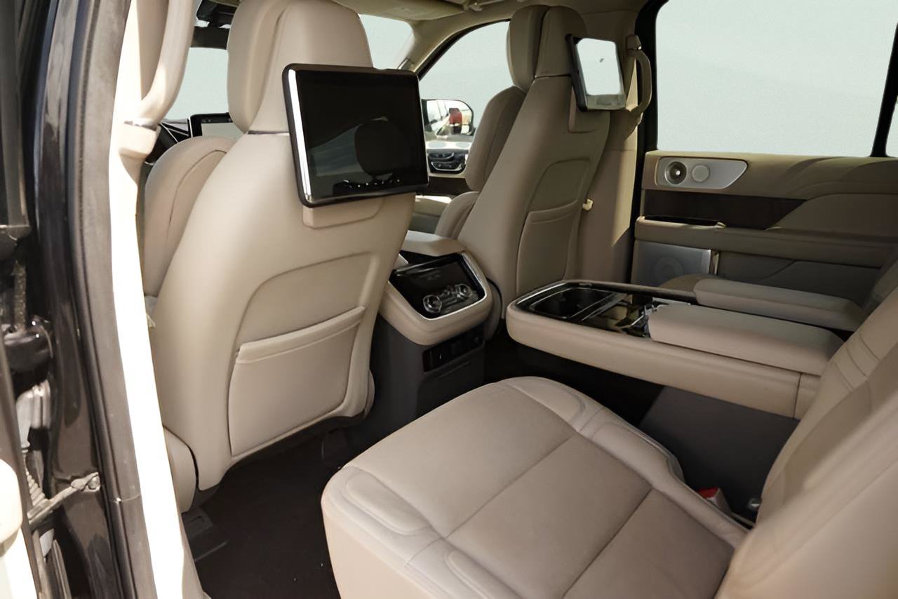 Used 2020 Lincoln Navigator L Reserve w/ Equipment Group 208A Reserve AWD/4WD image 12