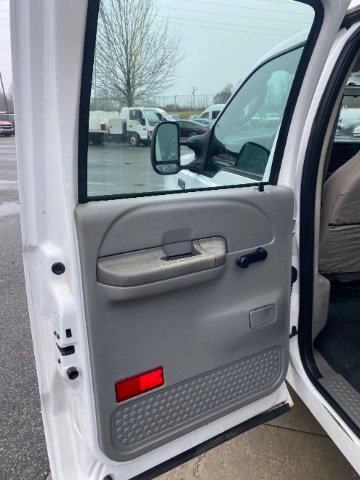 Used 2004 Ford F350 Lariat RWD image 12