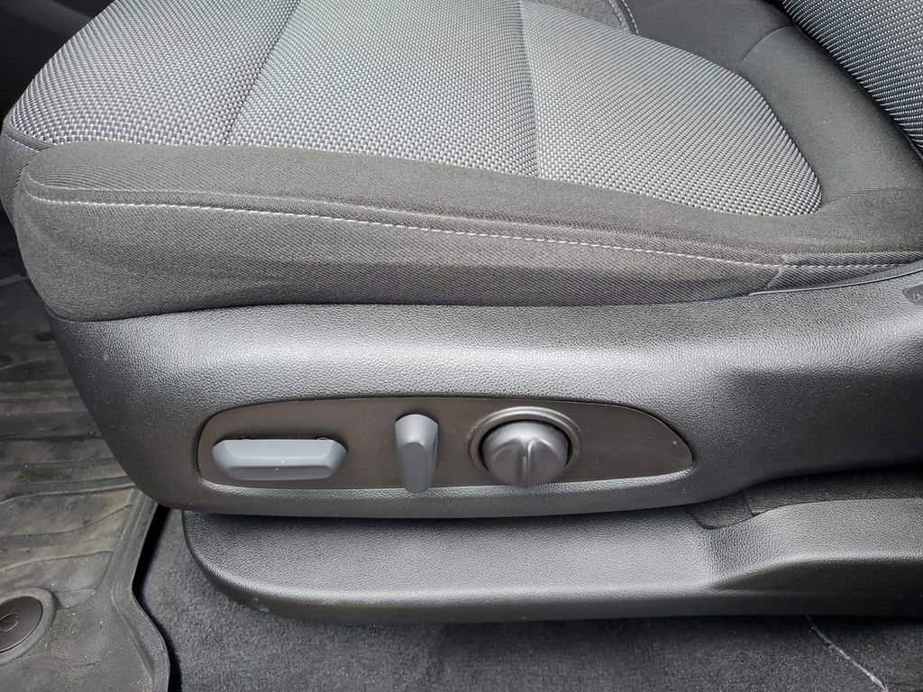 Used 2023 Chevrolet Traverse LT image 7