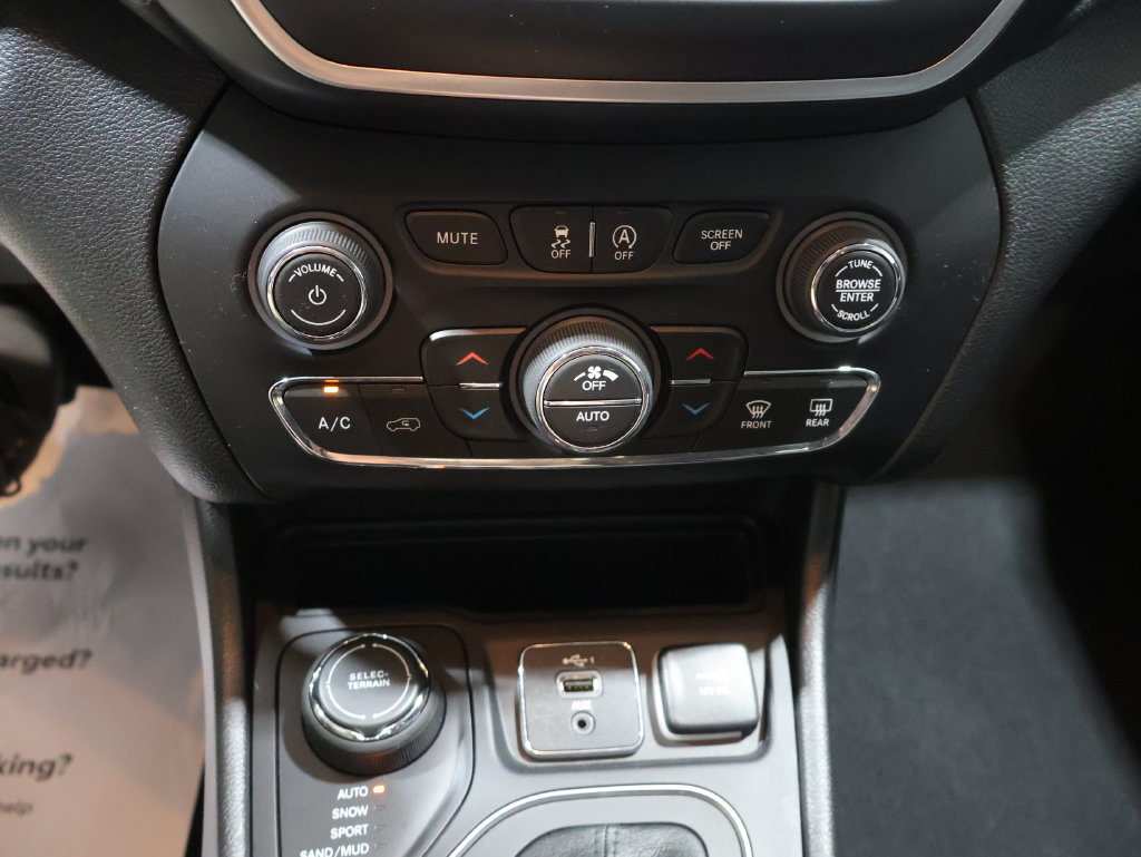 Used 2022 Jeep Cherokee Latitude Lux AWD/4WD image 29