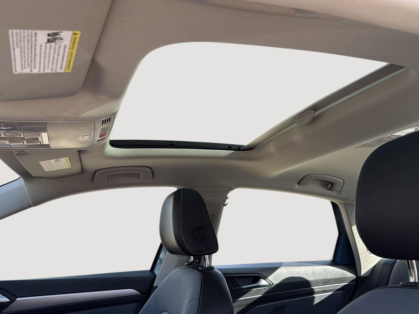 Used 2025 Volkswagen Jetta SE w/ Sunroof Package image 20