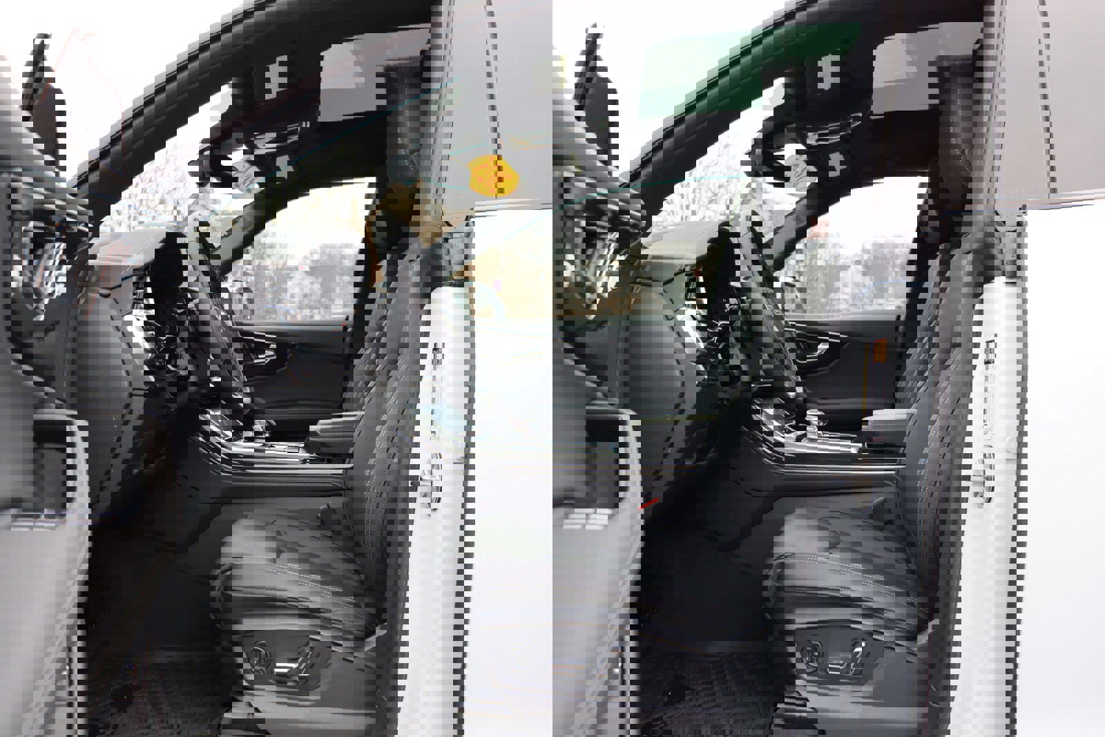 Used 2025 Audi Q8 Prestige w/ Prestige Package image 11