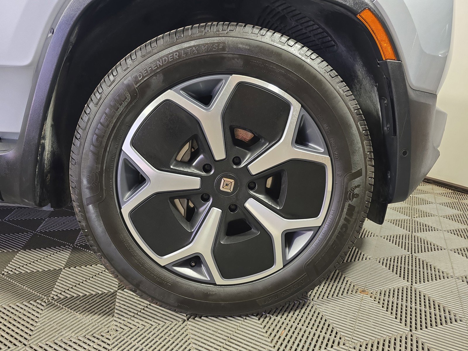 Used 2024 Rivian R1S Adventure AWD/4WD image 11