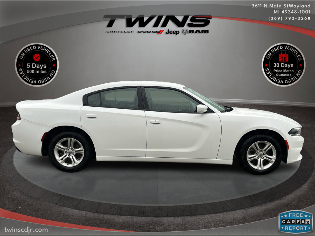 Used 2022 Dodge Charger SXT image 2