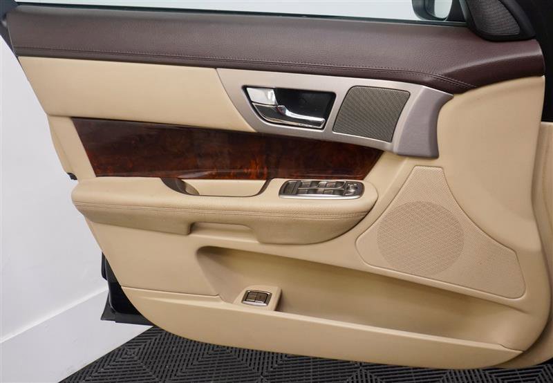 Used 2009 Jaguar XF Luxury image 31